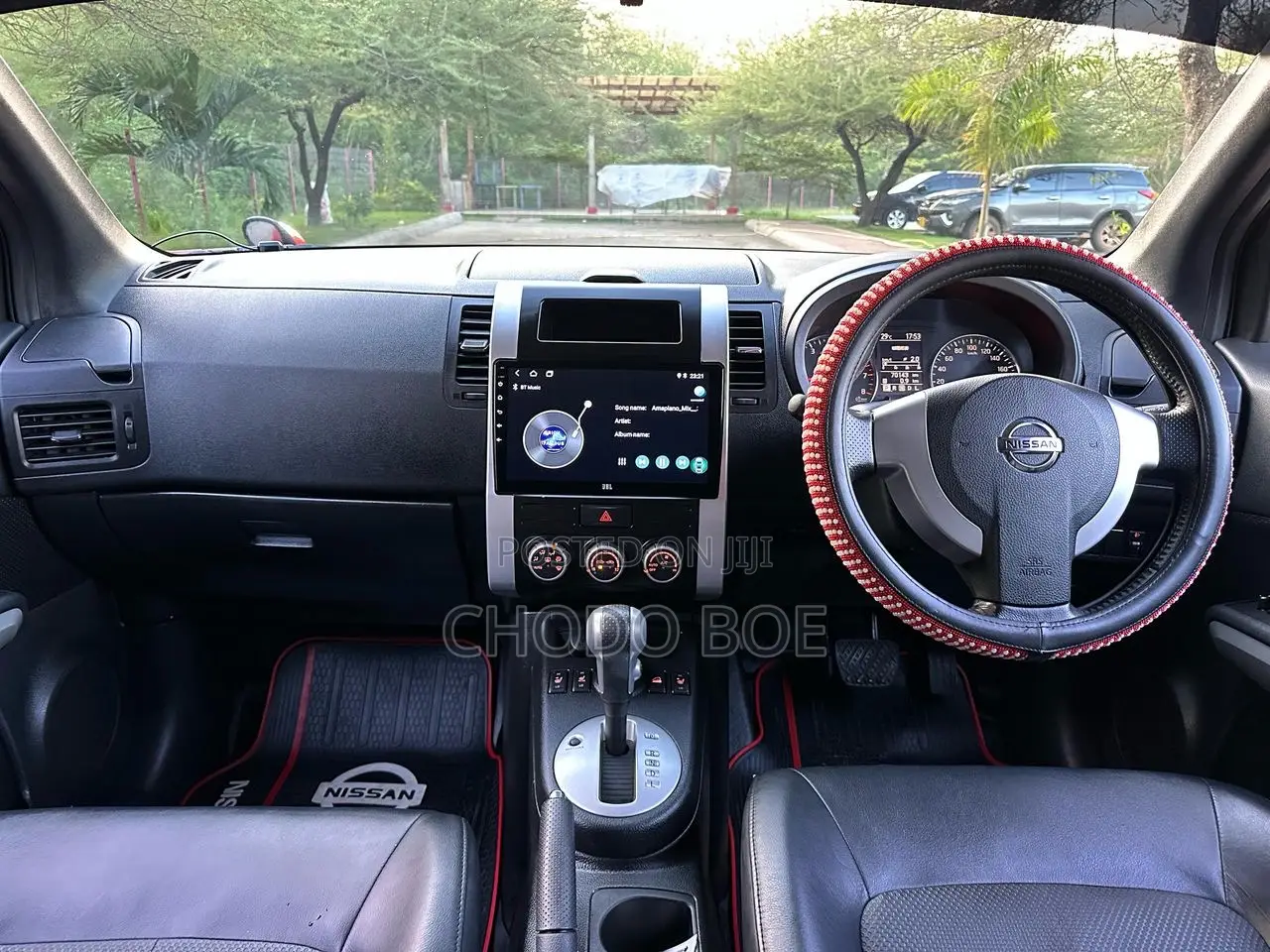 Nissan X-Trail 2011 Red
