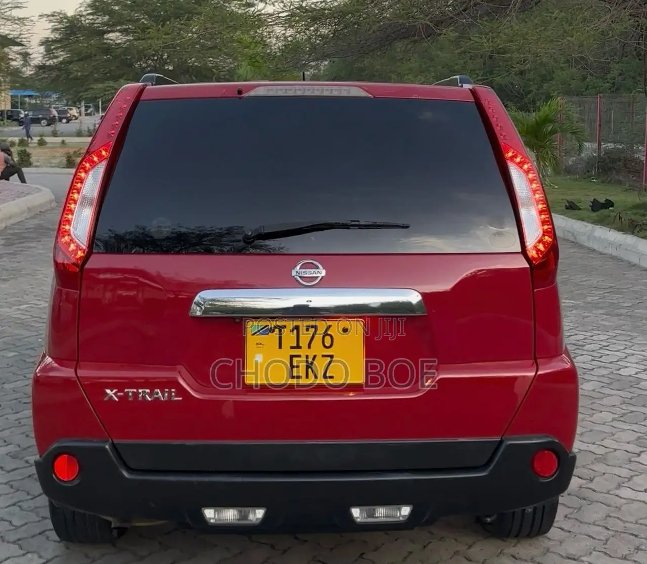 Nissan X-Trail 2011 Red