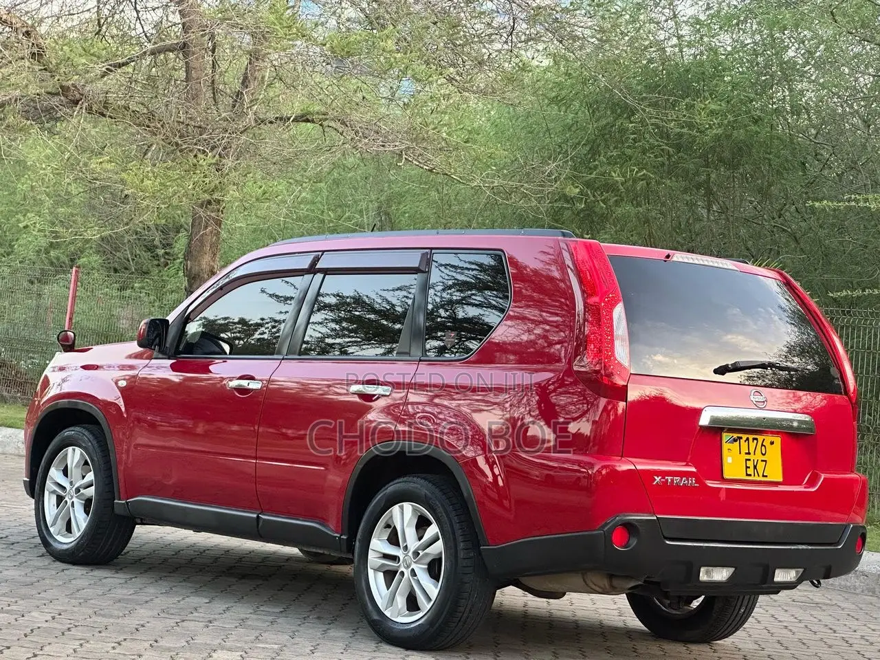 Nissan X-Trail 2011 Red
