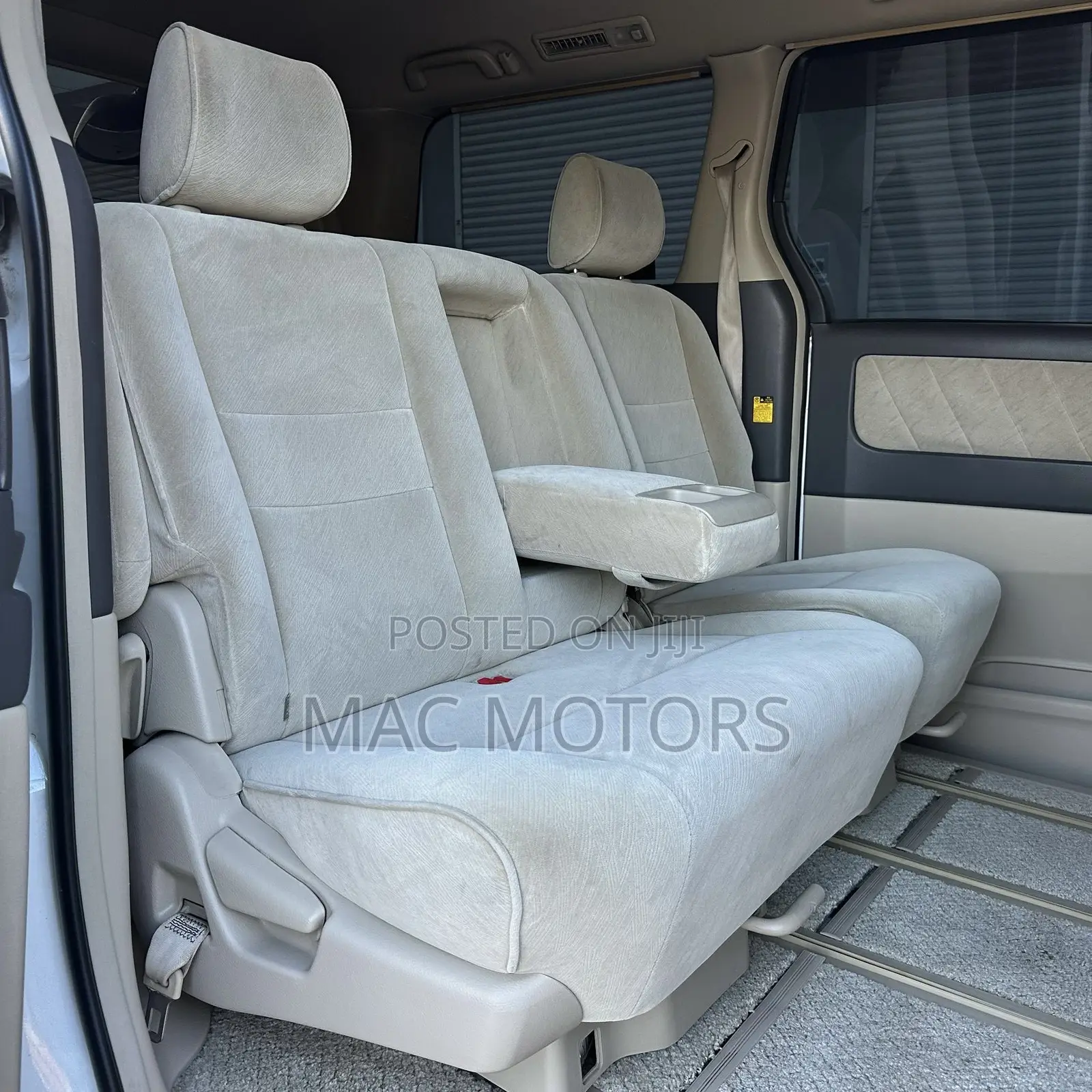 Toyota Alphard 2.4 Petrol FWD 2007 White