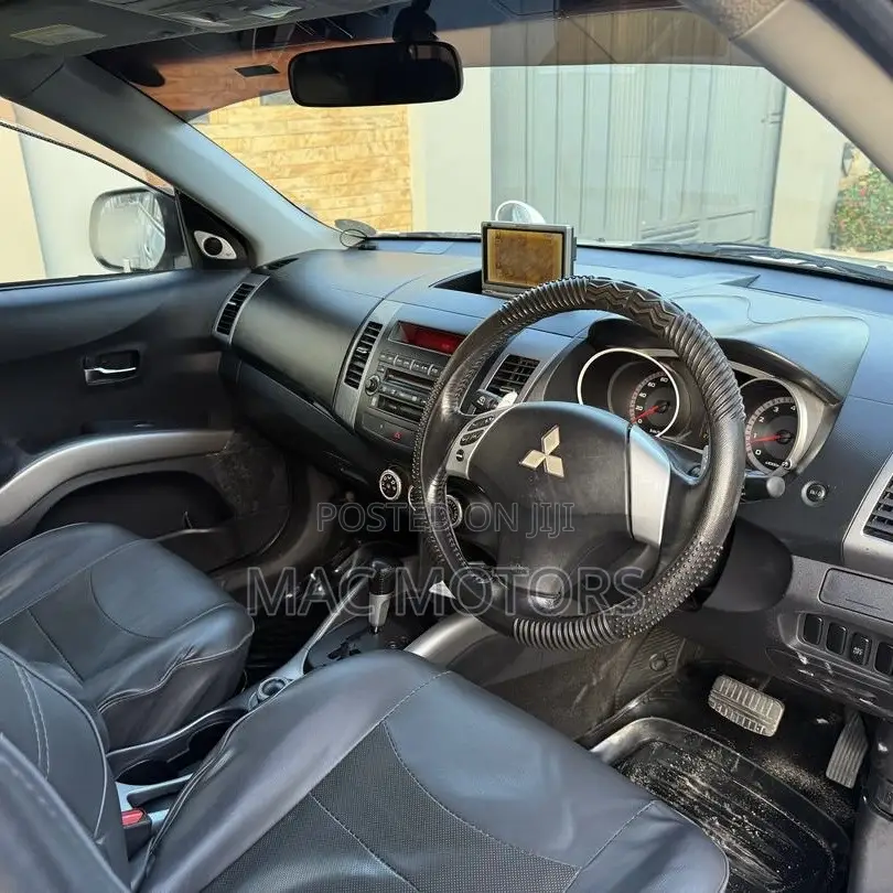 Mitsubishi Outlander 2006 White