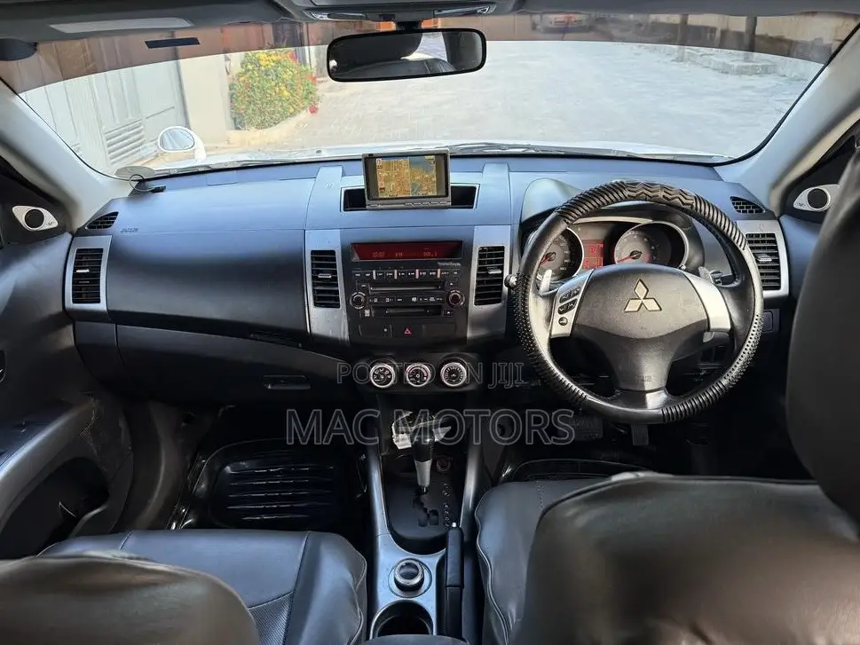 Mitsubishi Outlander 2006 White