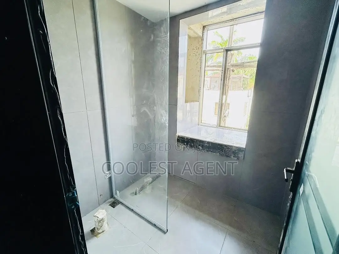 3bdrm Apartment in Oysterbay, Kinondoni for sale