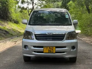 Toyota Noah 2005 Silver