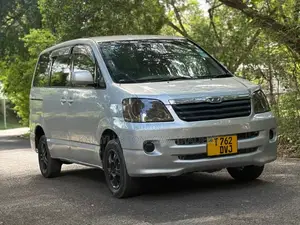 Toyota Noah 2005 Silver