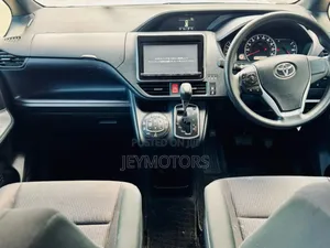 Toyota Voxy SV Premium 2014 Silver