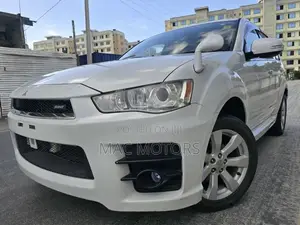 Mitsubishi Outlander 2011 Pearl