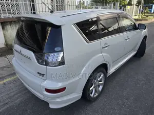 Mitsubishi Outlander 2011 Pearl
