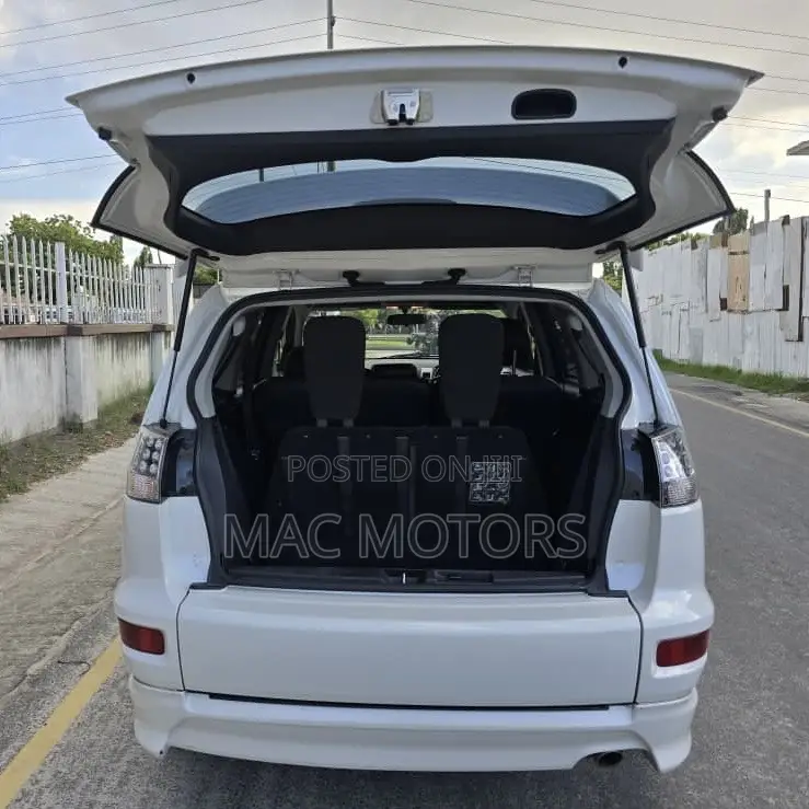 Mitsubishi Outlander 2011 Pearl