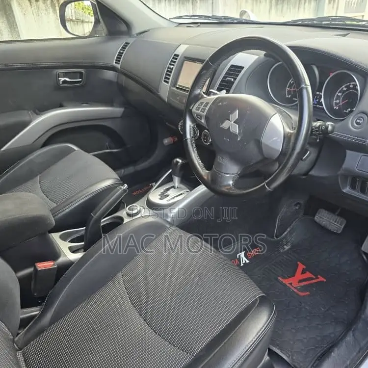 Mitsubishi Outlander 2011 Pearl