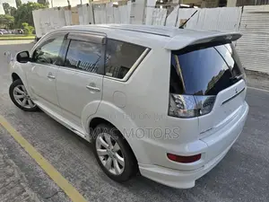 Mitsubishi Outlander 2011 Pearl