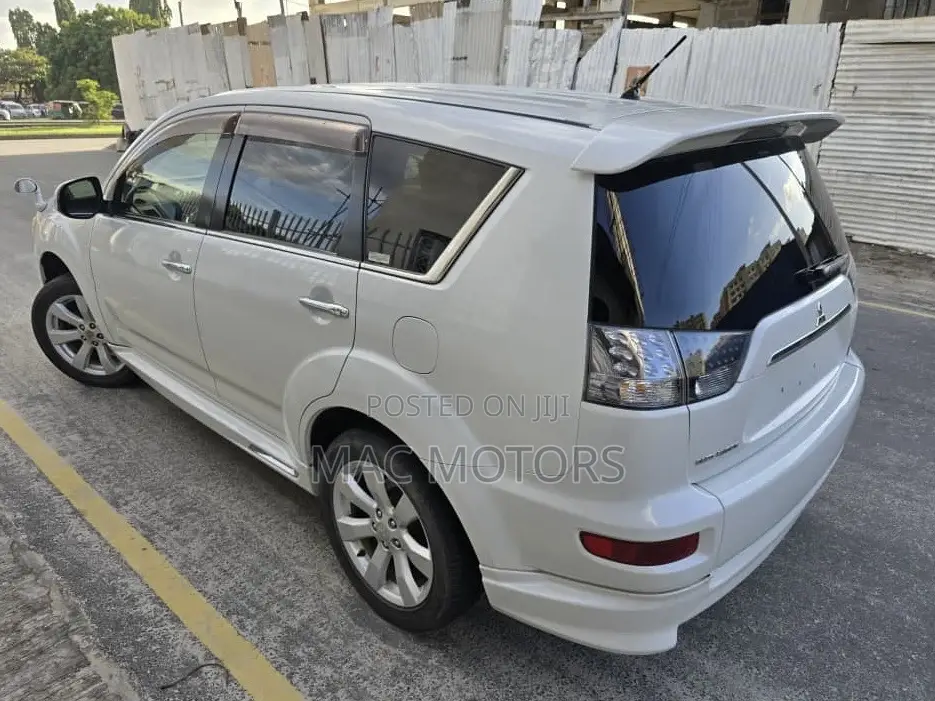 Mitsubishi Outlander 2011 Pearl