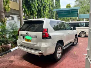 Toyota Land Cruiser Prado 2022 White