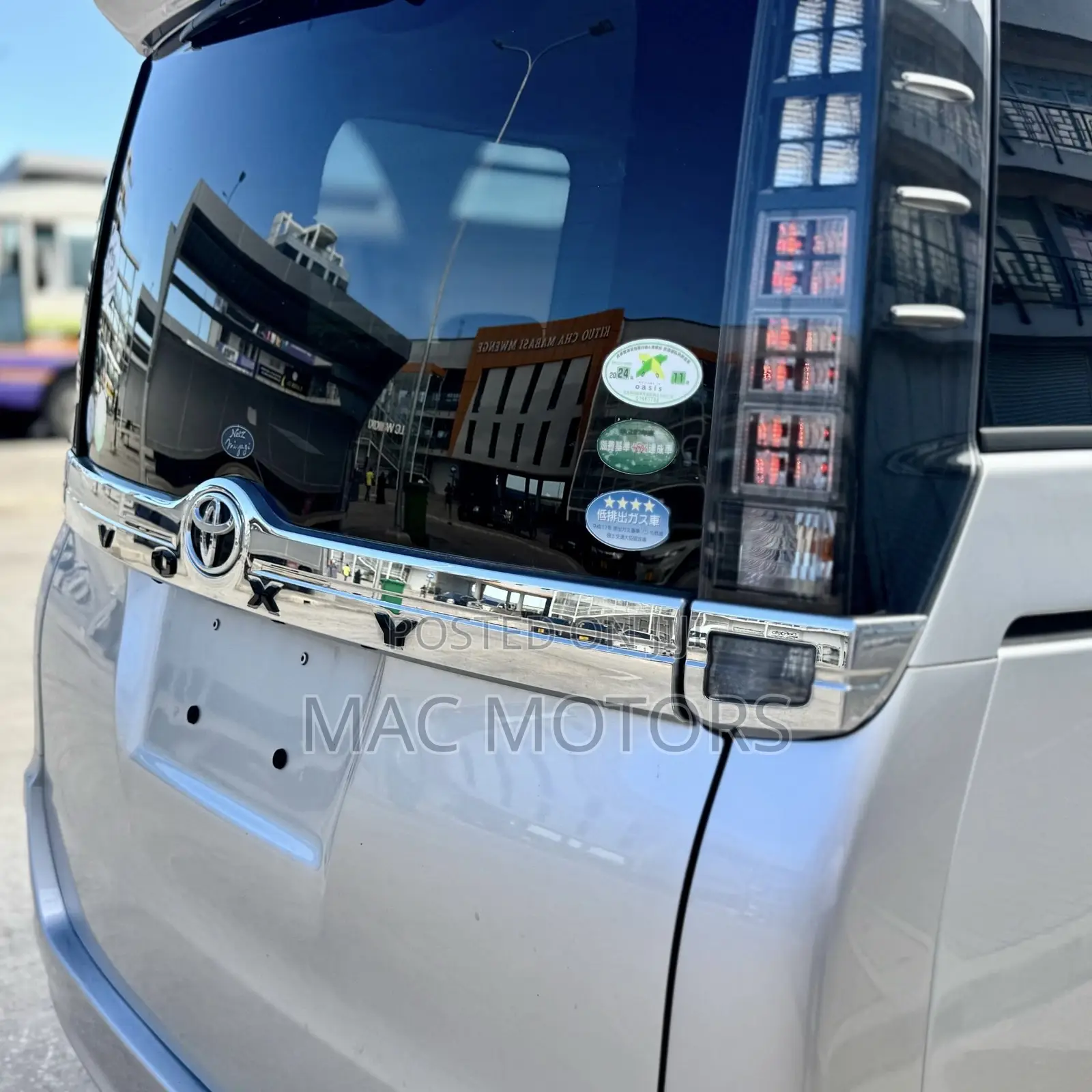 Toyota Voxy 2015 Silver