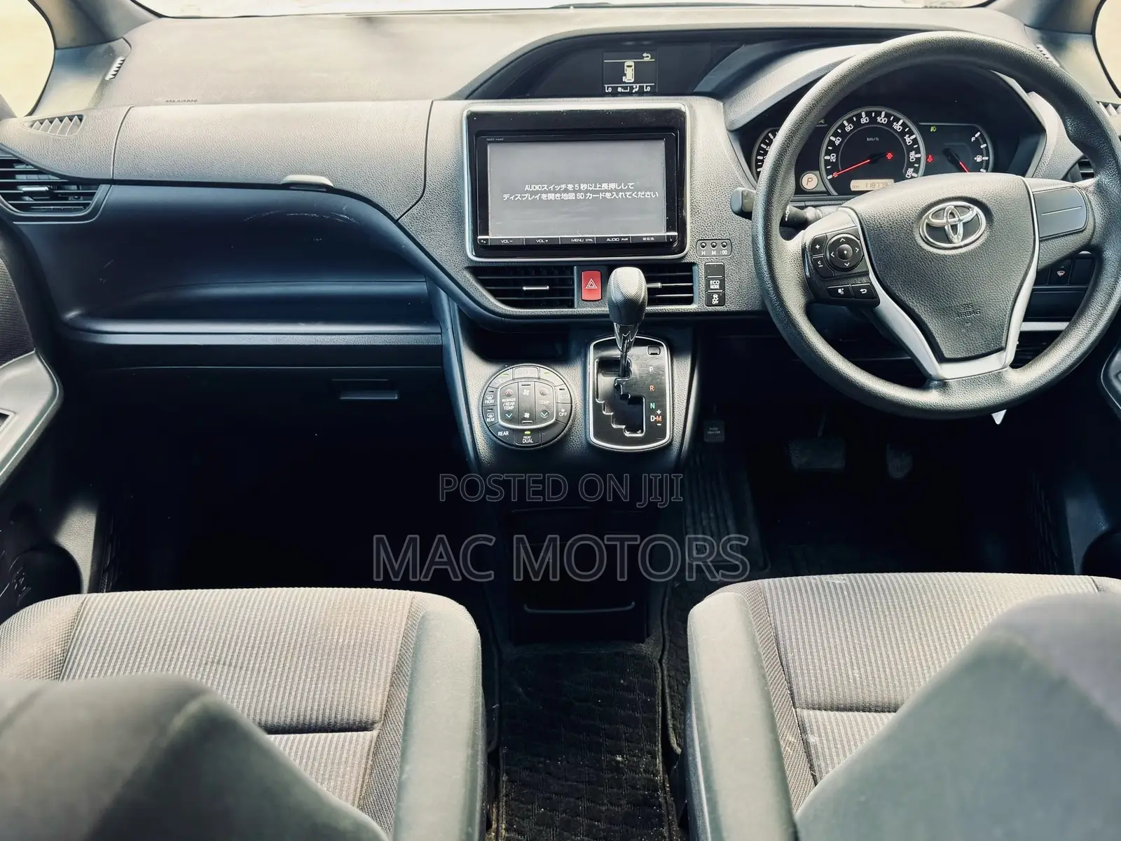 Toyota Voxy 2015 Silver
