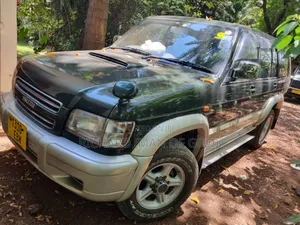 Photo - Isuzu Trooper 2002 Black