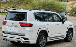 Toyota Land Cruiser 2022 White