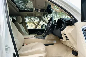 Toyota Land Cruiser 2022 White
