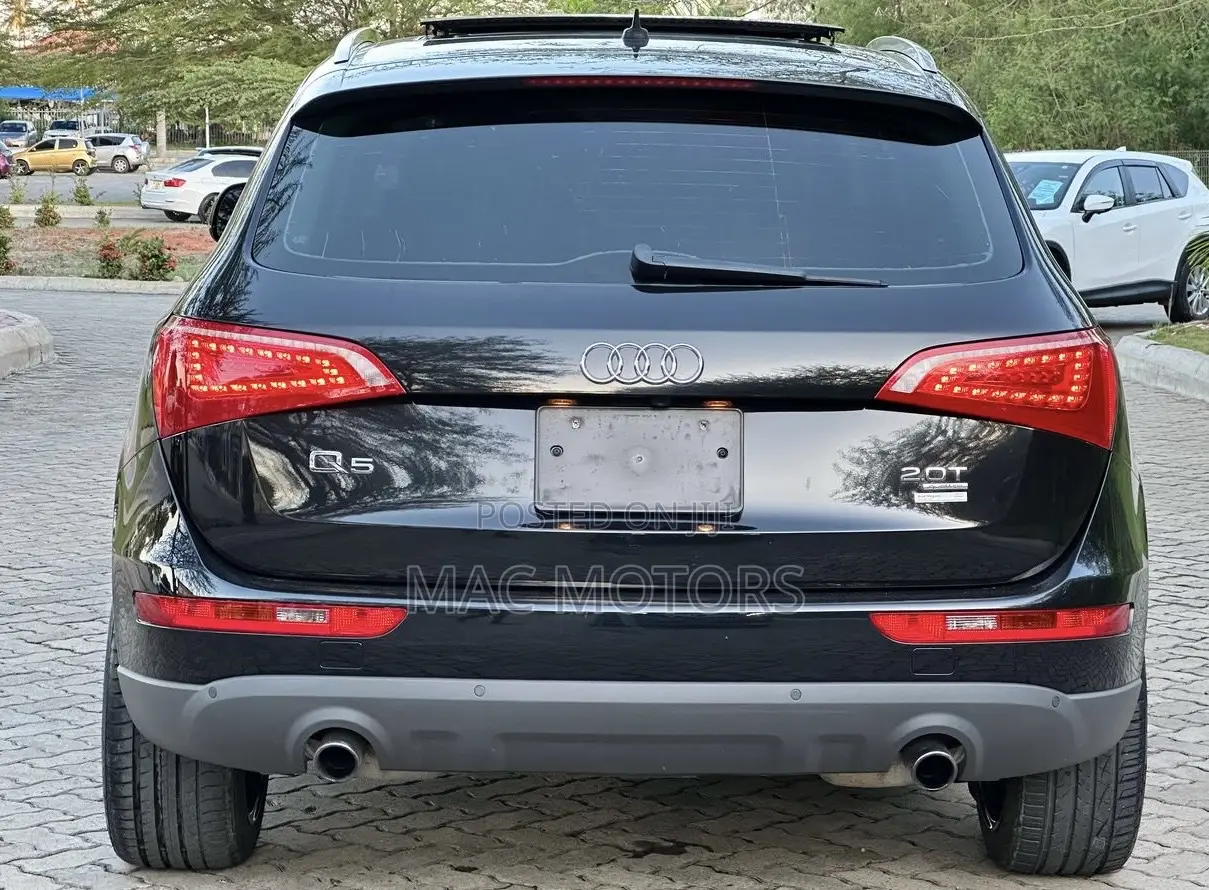 Audi Q5 2.0T Premium Quattro 2011 Black