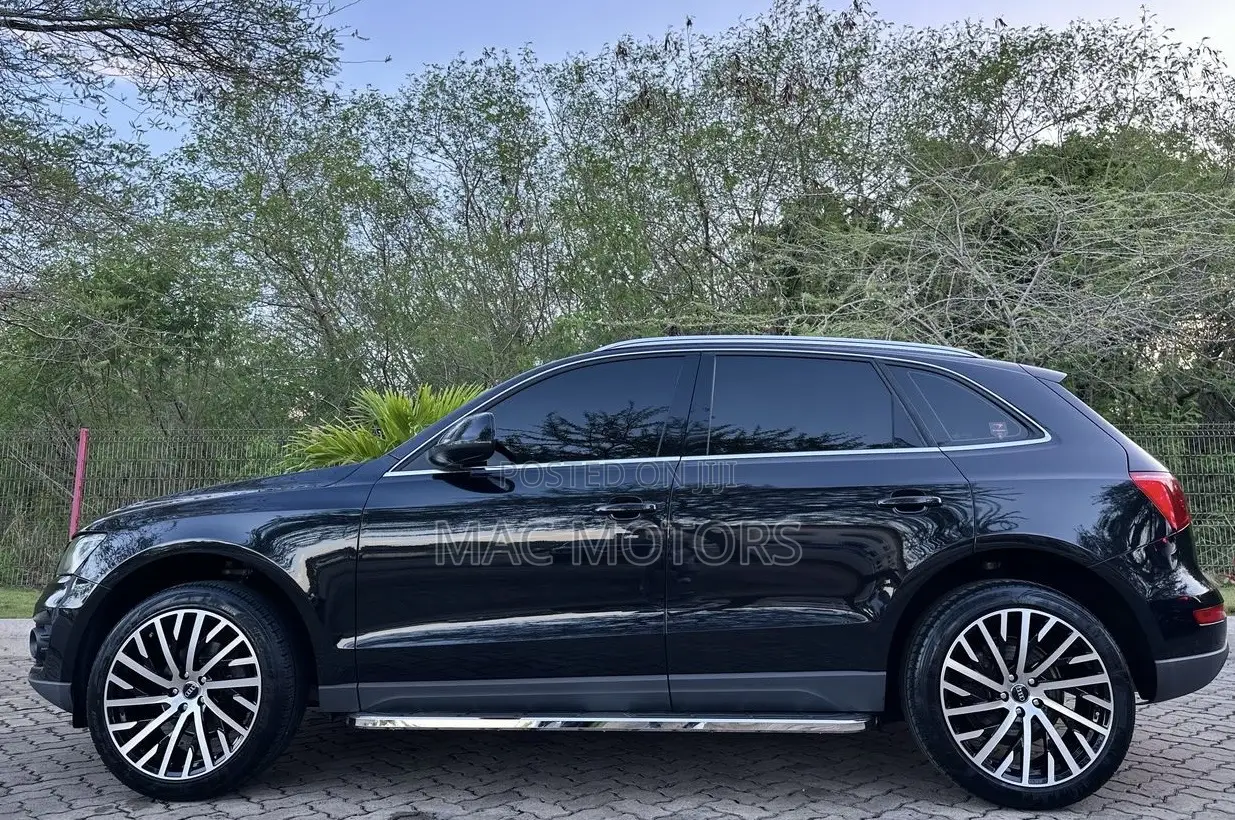 Audi Q5 2.0T Premium Quattro 2011 Black
