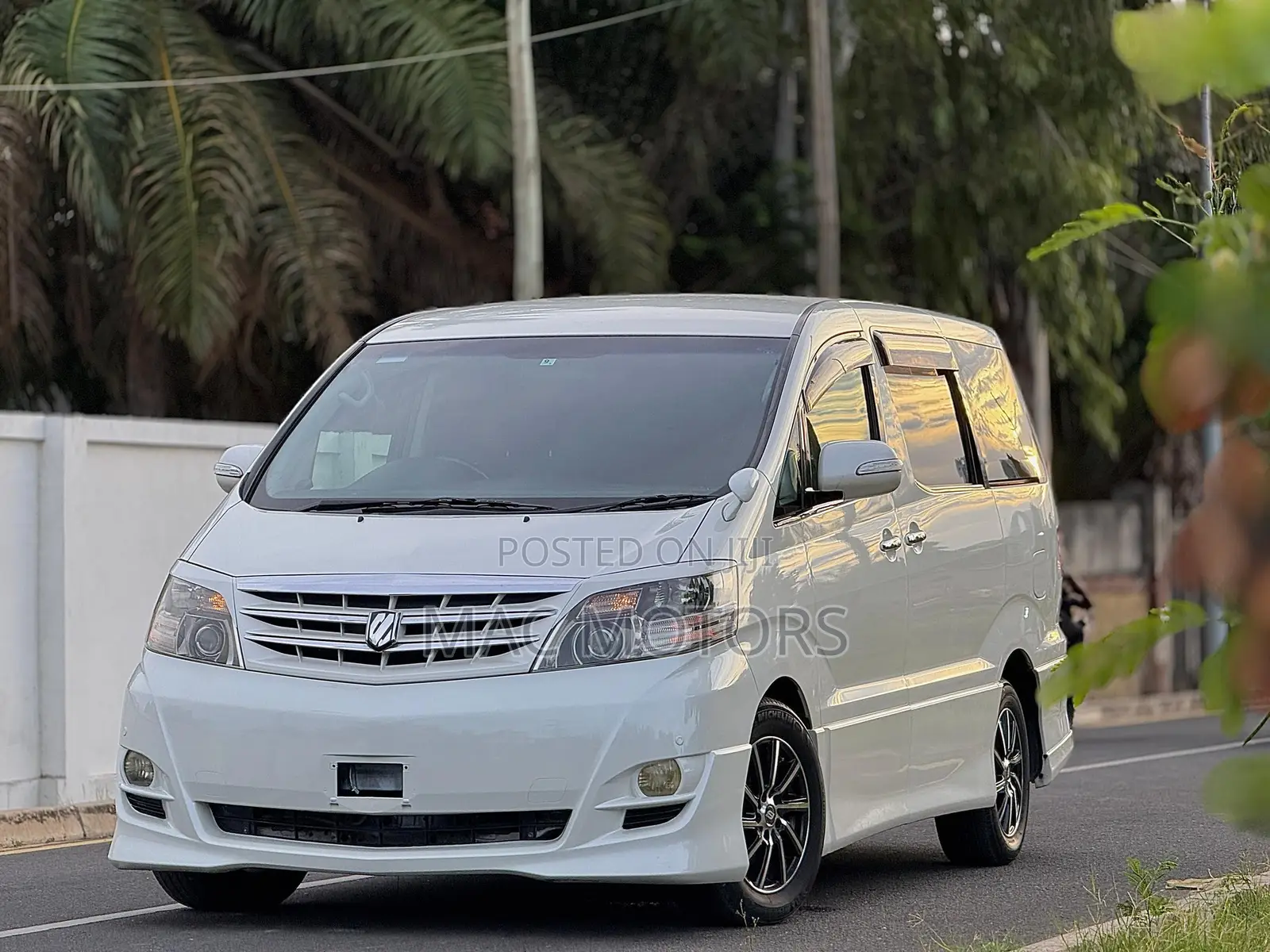 Toyota Alphard 2.4 Petrol FWD 2006 White