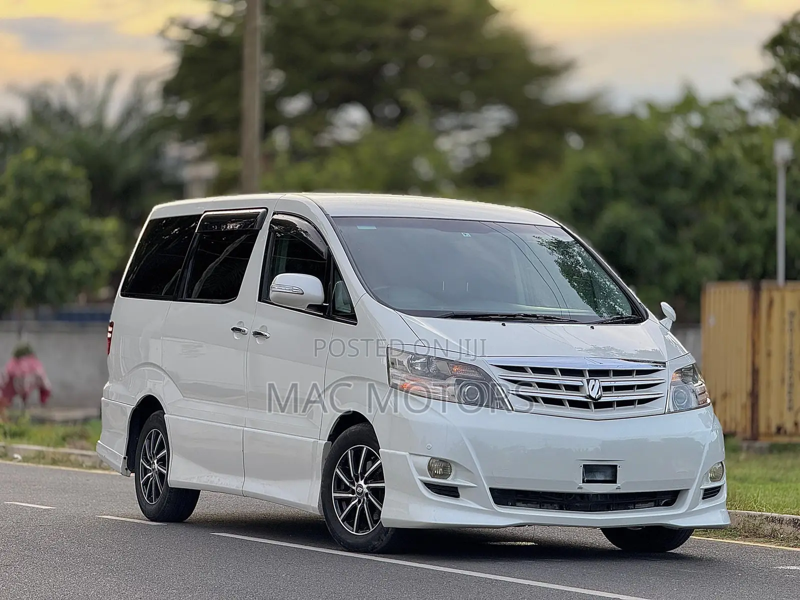 Toyota Alphard 2.4 Petrol FWD 2006 White