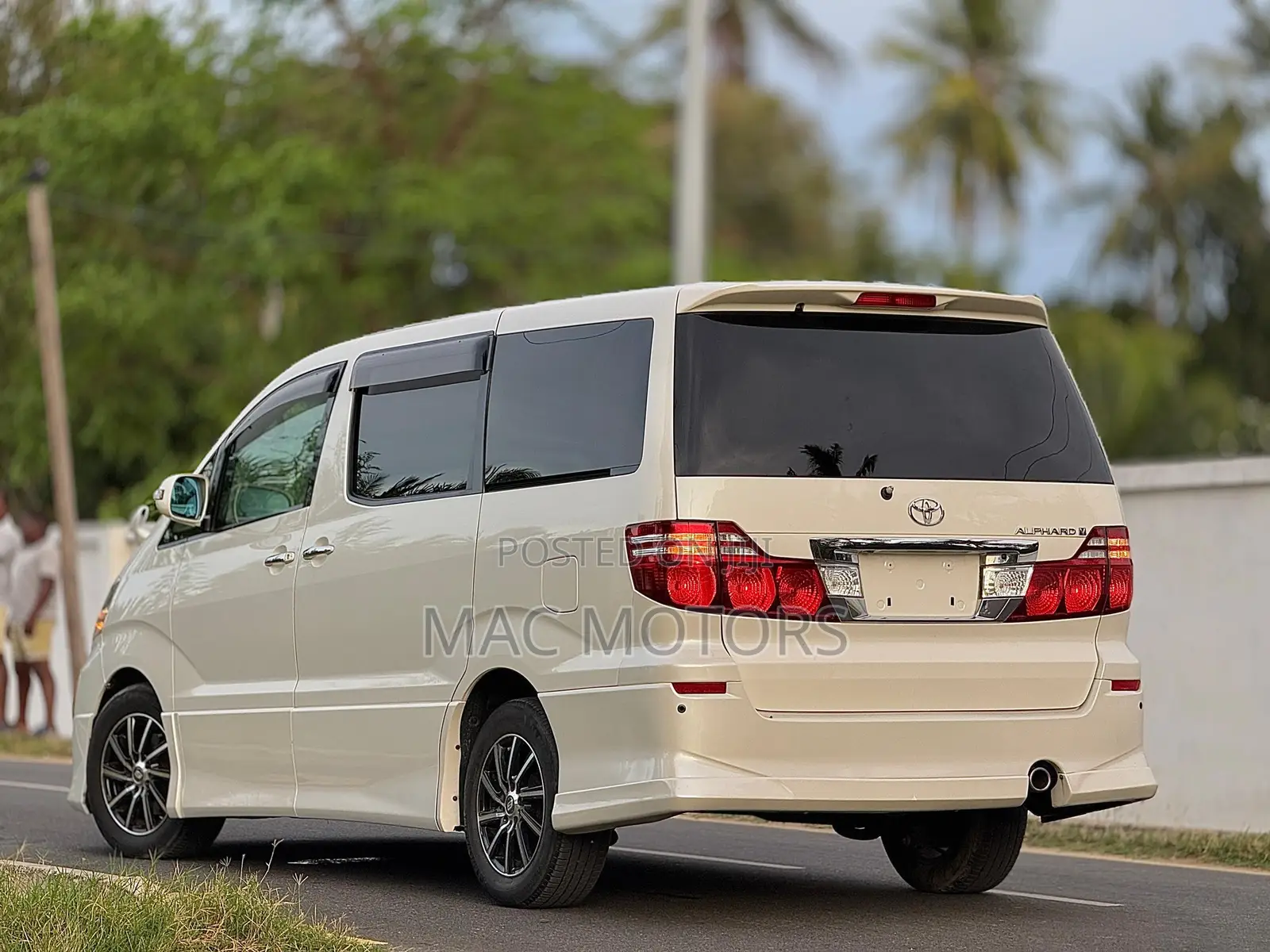 Toyota Alphard 2.4 Petrol FWD 2006 White