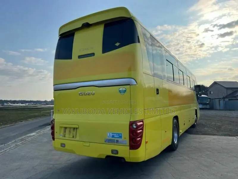 Isuzu Executive Bus 2006 Yellow