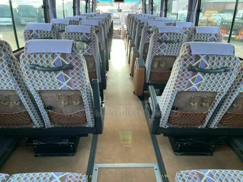 Isuzu Executive Bus 2006 Yellow