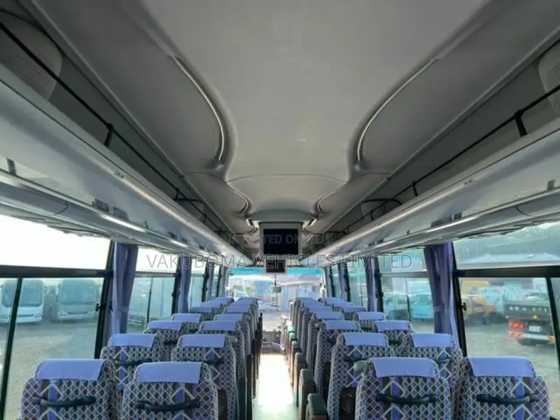 Isuzu Executive Bus 2006 Yellow