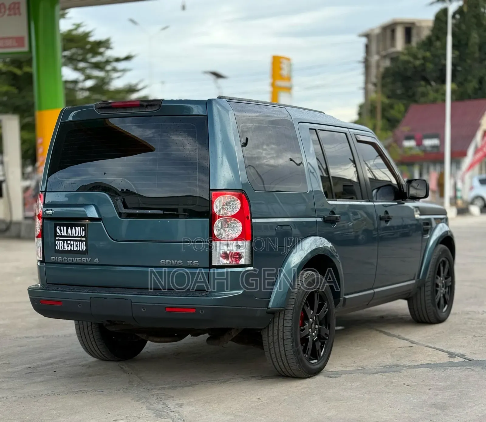 Land Rover Discovery 2011 Green