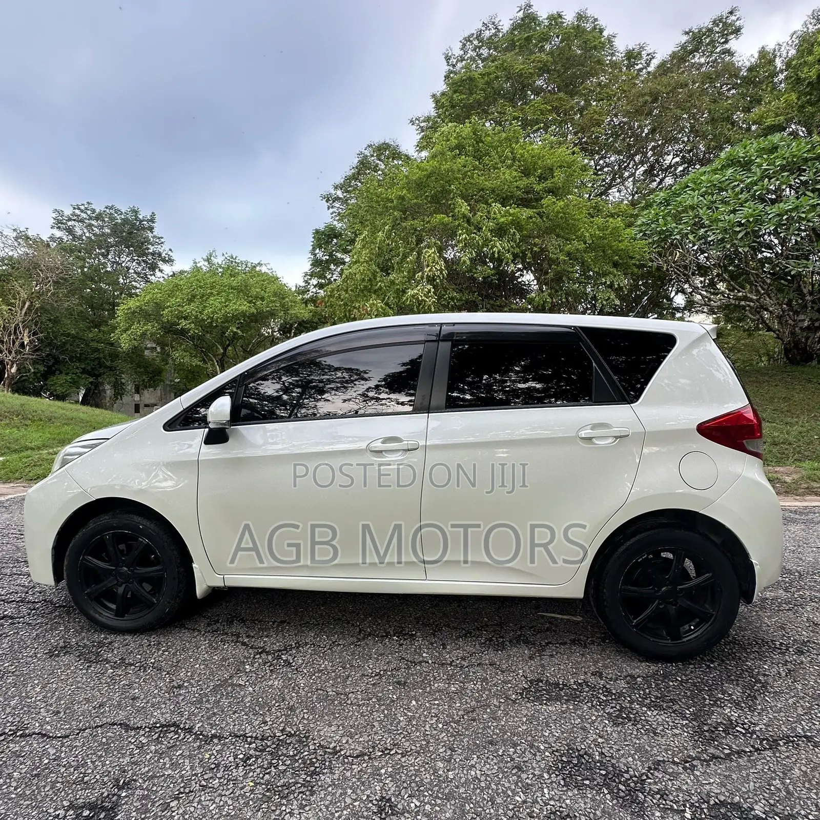 Subaru Trezia 2012 White