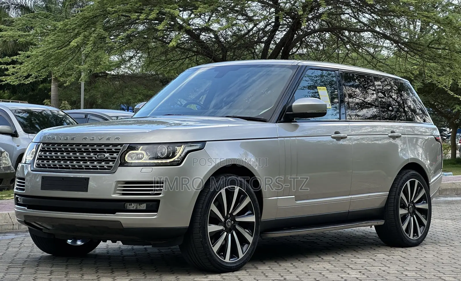 Land Rover Range Rover Vogue 2016 Gold