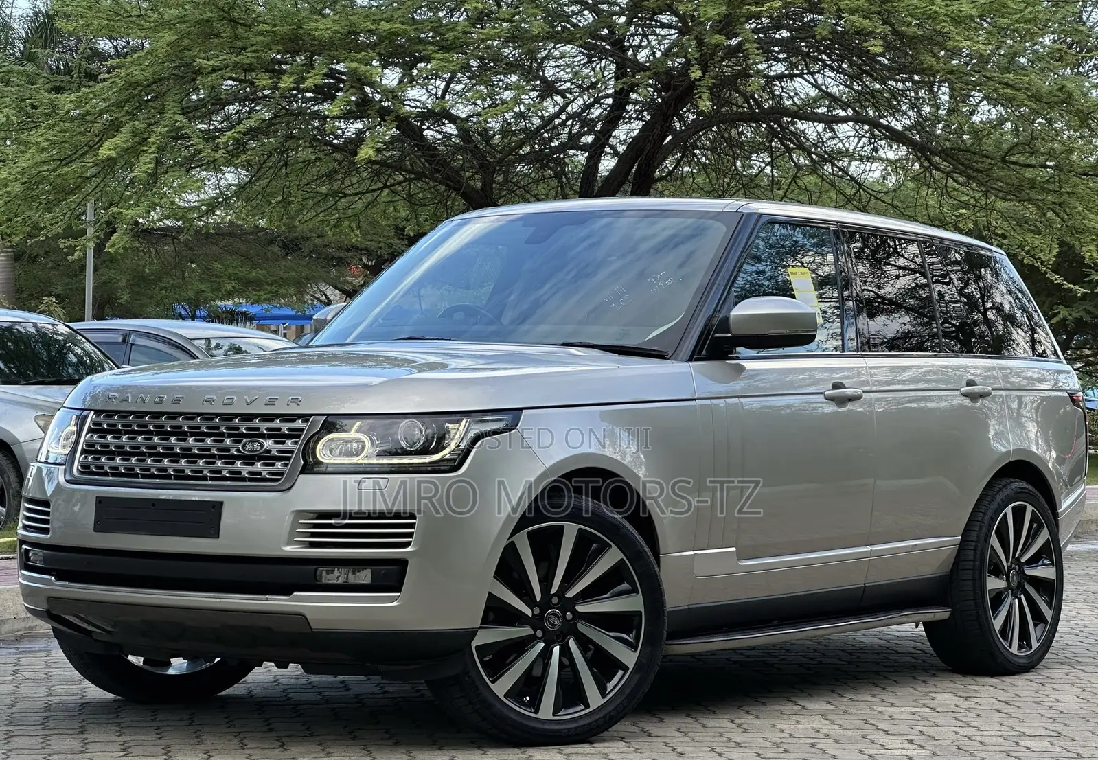 Land Rover Range Rover Vogue 2016 Gold