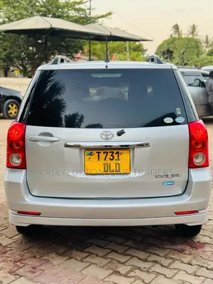 Toyota Raum 2005 Silver