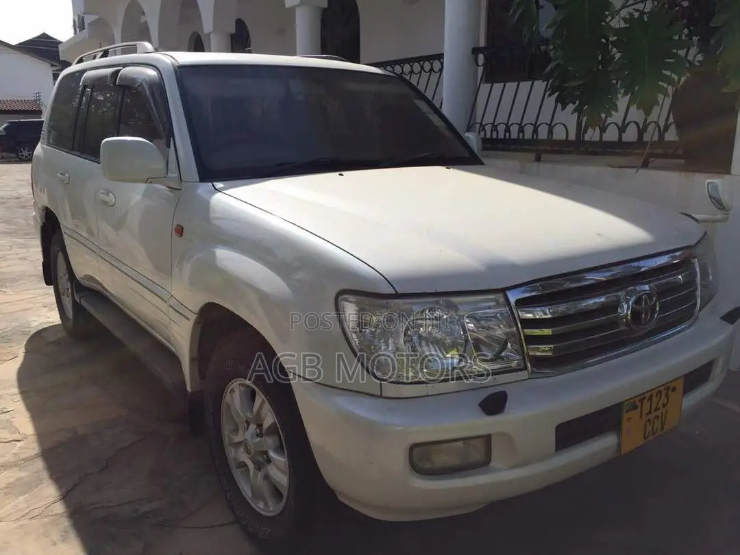 Toyota Land Cruiser 2006 White