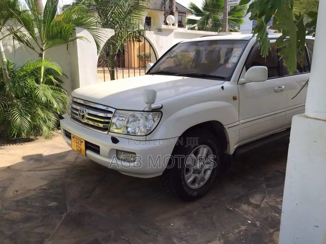 Toyota Land Cruiser 2006 White