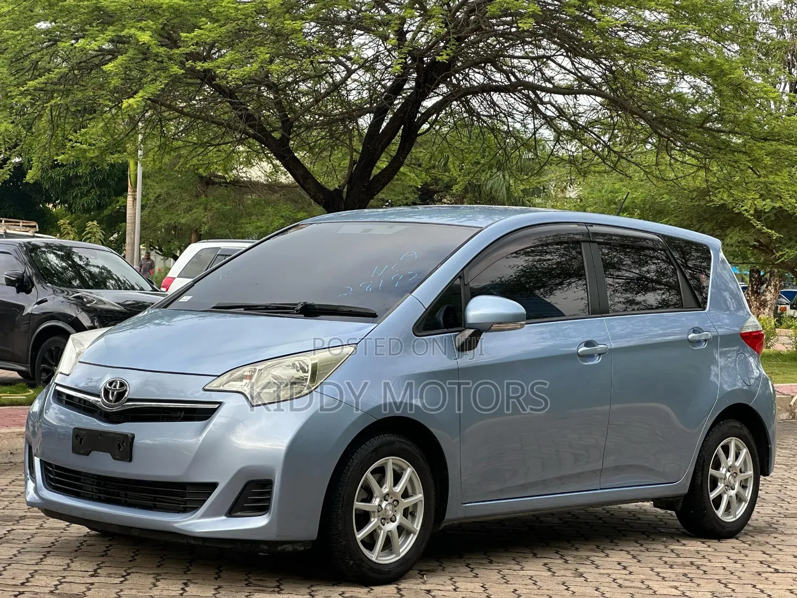 Toyota Ractis 2011 Silver