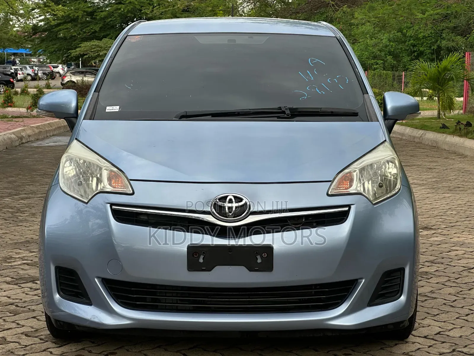 Toyota Ractis 2011 Silver