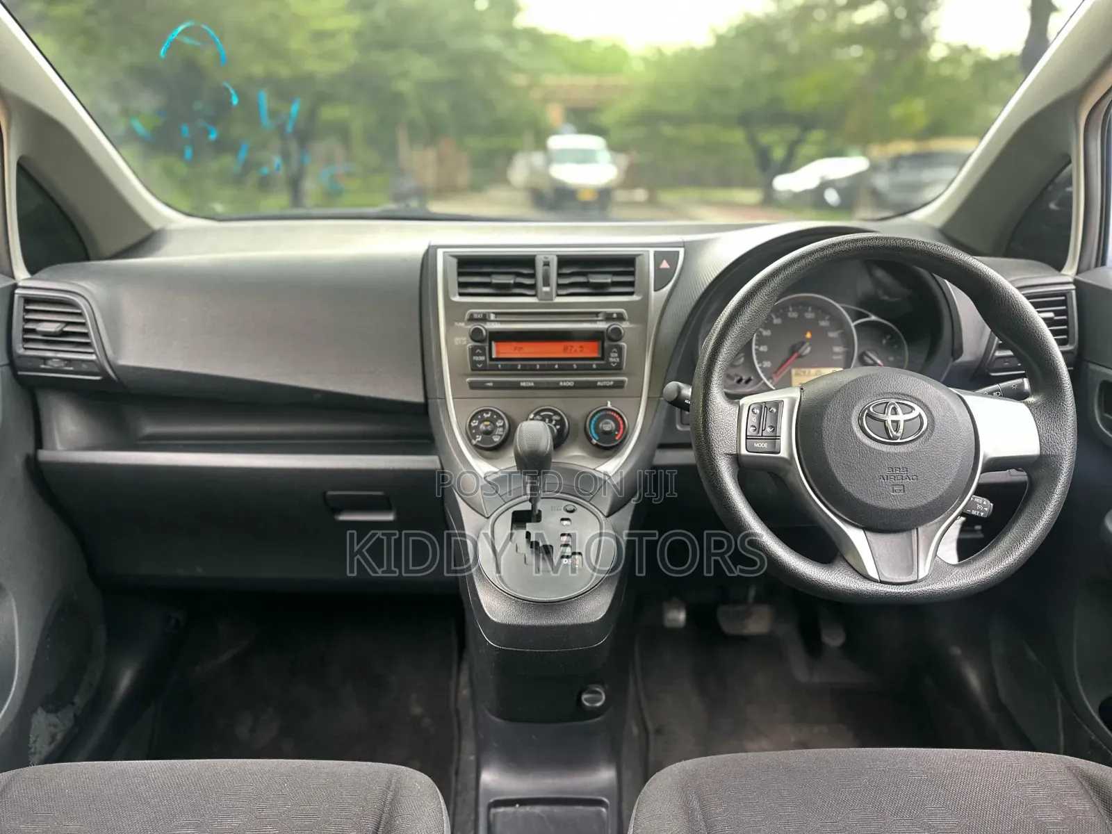 Toyota Ractis 2011 Silver
