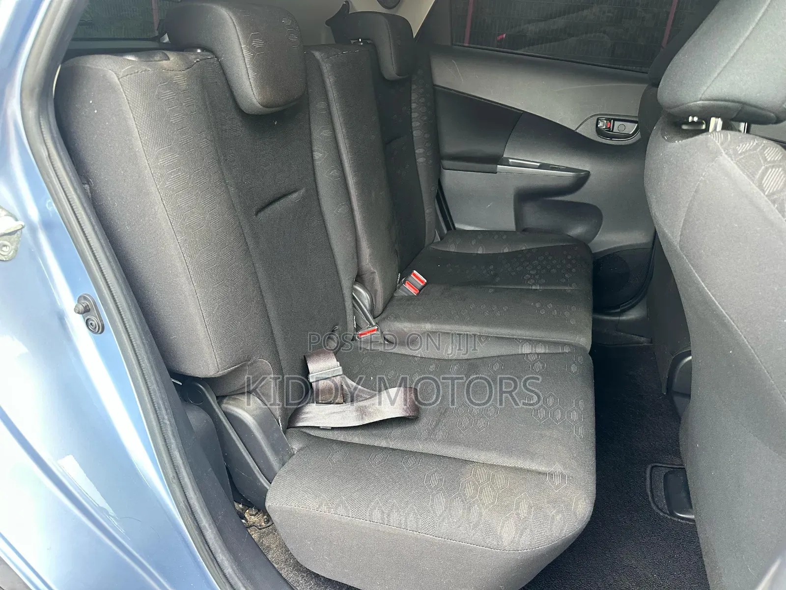 Toyota Ractis 2011 Silver