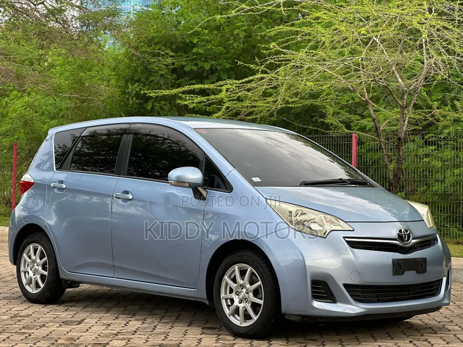 Toyota Ractis 2011 Silver