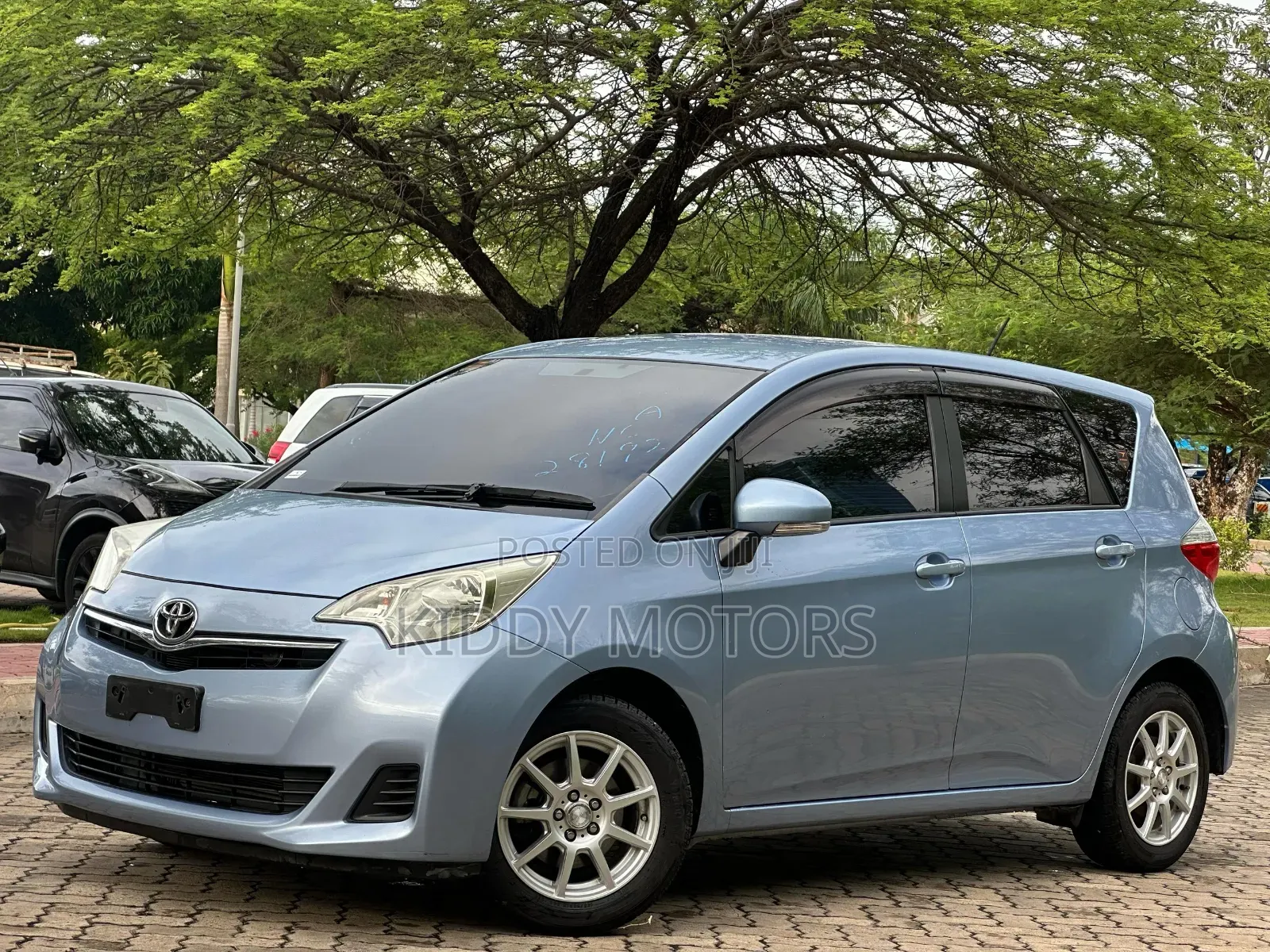 Toyota Ractis 2011 Silver