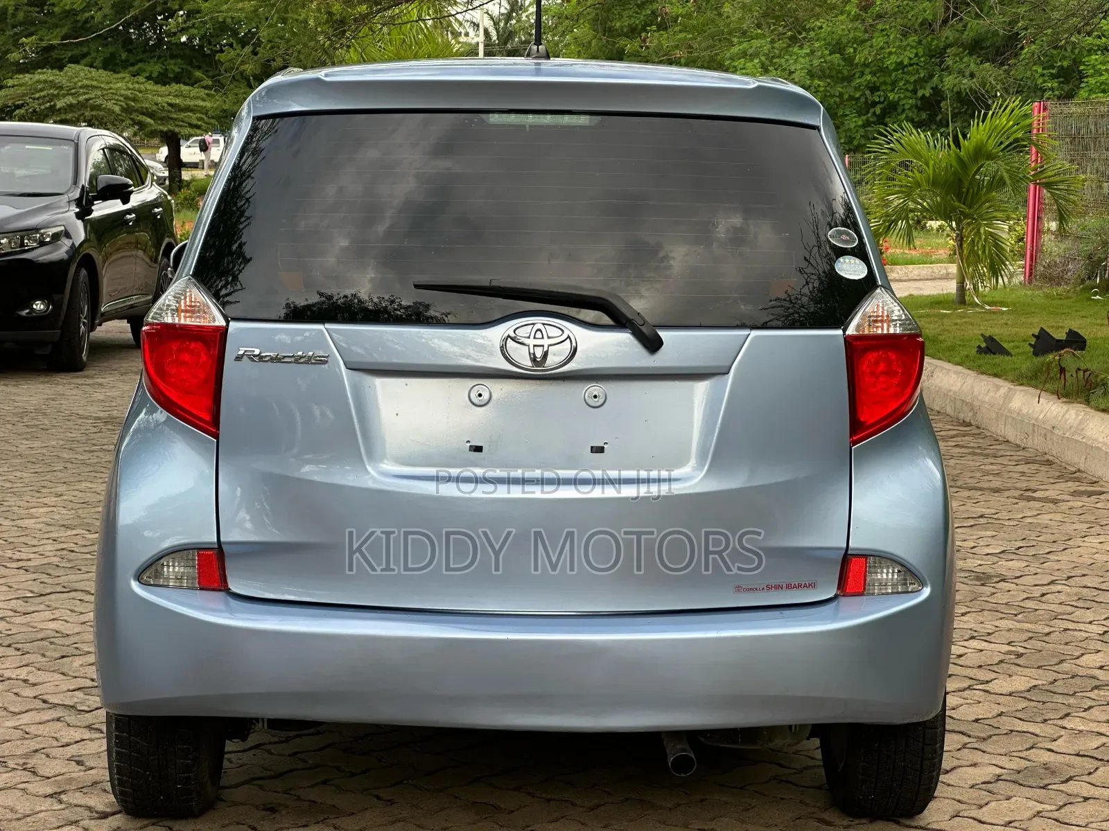 Toyota Ractis 2011 Silver
