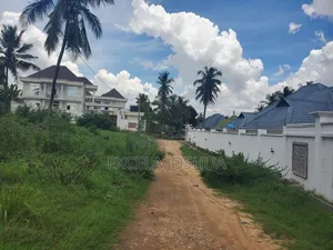 Kiwanja Kinauzwa Madale Kwa Kawawa