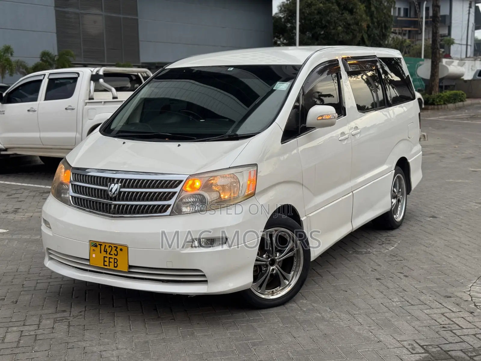 Toyota Alphard 2.4 Petrol FWD 2004 White