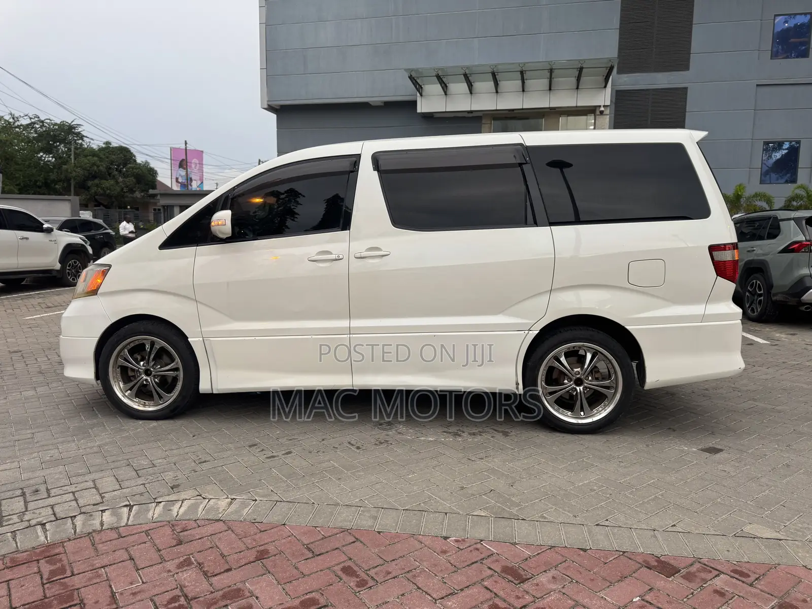 Toyota Alphard 2.4 Petrol FWD 2004 White