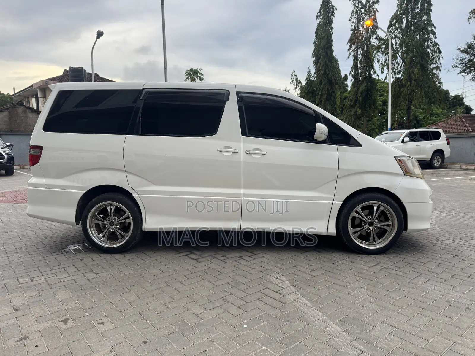 Toyota Alphard 2.4 Petrol FWD 2004 White