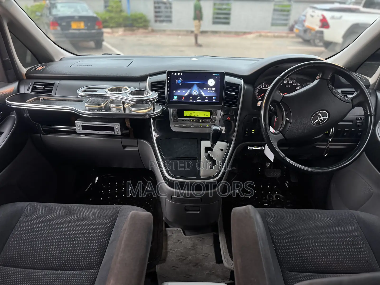 Toyota Alphard 2.4 Petrol FWD 2004 White