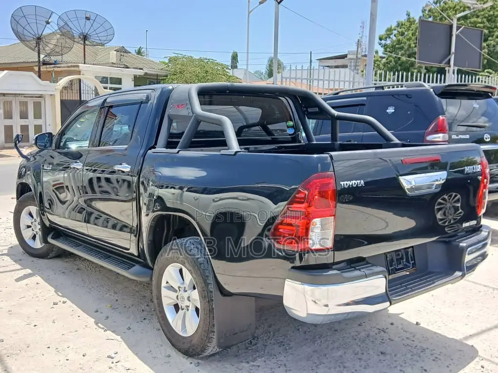 Toyota Hilux 2018 Black